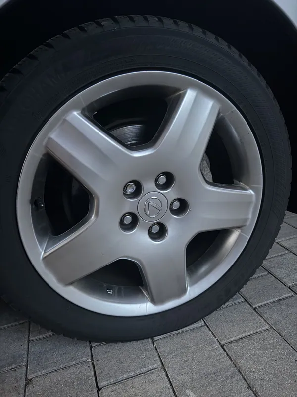 Originalfelge, 18 Zoll – Bordsteinrempler und Korrosionsansatz