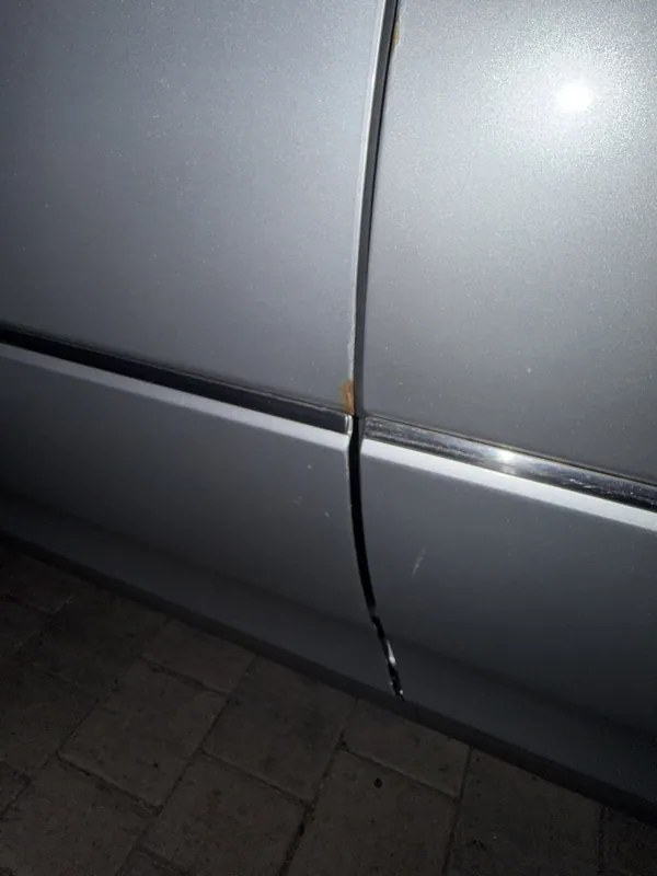 Türspalt an der Zierleiste