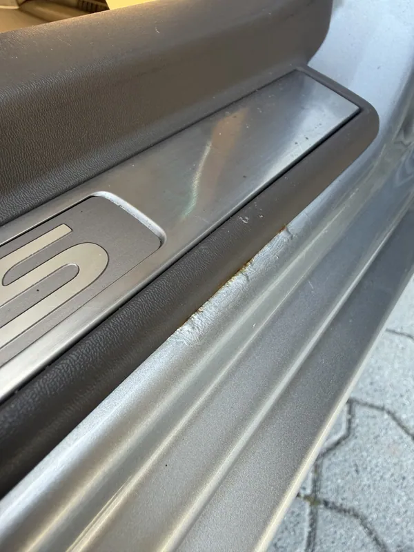 Schwellerkante am Fondeinstieg
