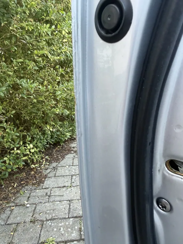 Türkante und unterer Bördelfalz bei geöffneter Tür